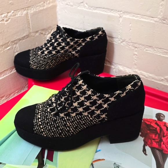 SOLD 💔 Chanel Tweed Lace Up Platform Oxford Shoes - Picture 6 of 17